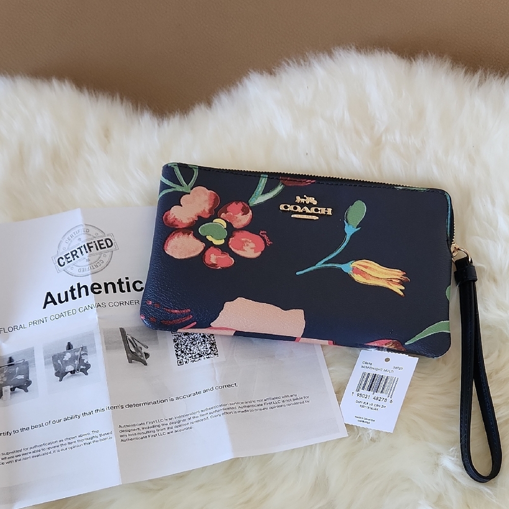 NWT Coach Dreamy Land Floral Large Corner Zip Writlet Wallet 💙🌸🎁